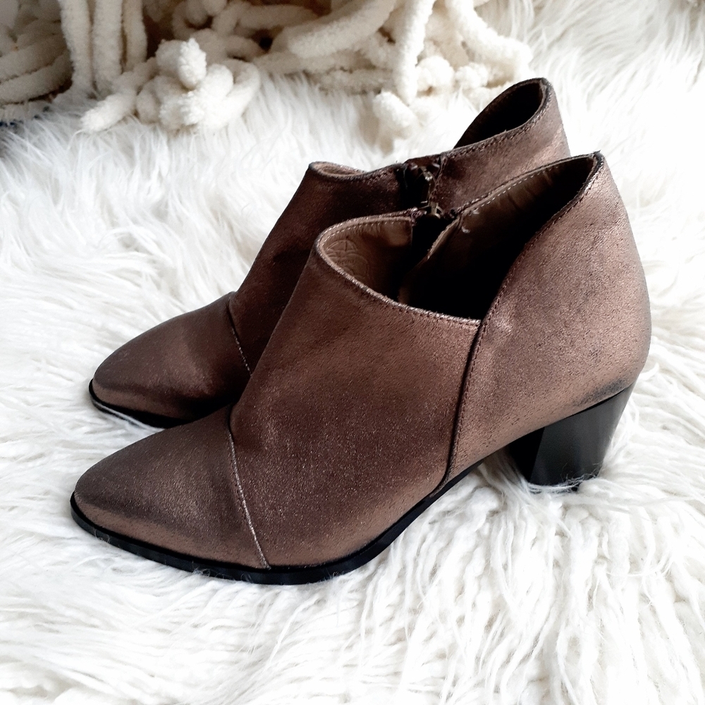NWOT Italeau Marissa Waterproof Bootie C256
